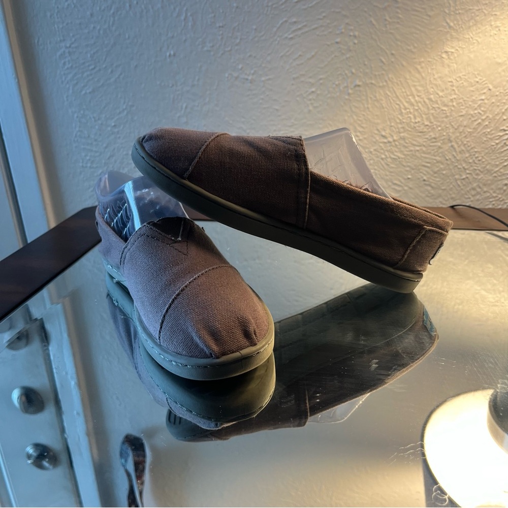 Toms slip on, color: Purple, kids size youth 2.5